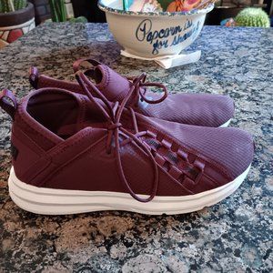 Athletic shoes
